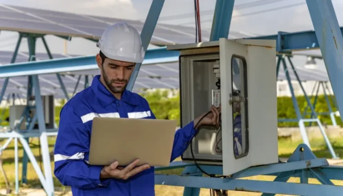 Systemy-zarzadzania-energia-1536x1024-1-768x512.webp